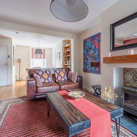 Chic 2-Bedroom Townhouse In Vibrant Abergavenny Luaran gambar