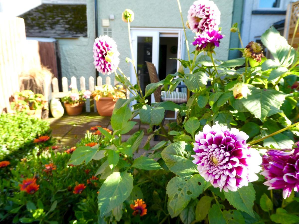 Chic 2-Bedroom Townhouse In Vibrant Abergavenny Luaran gambar