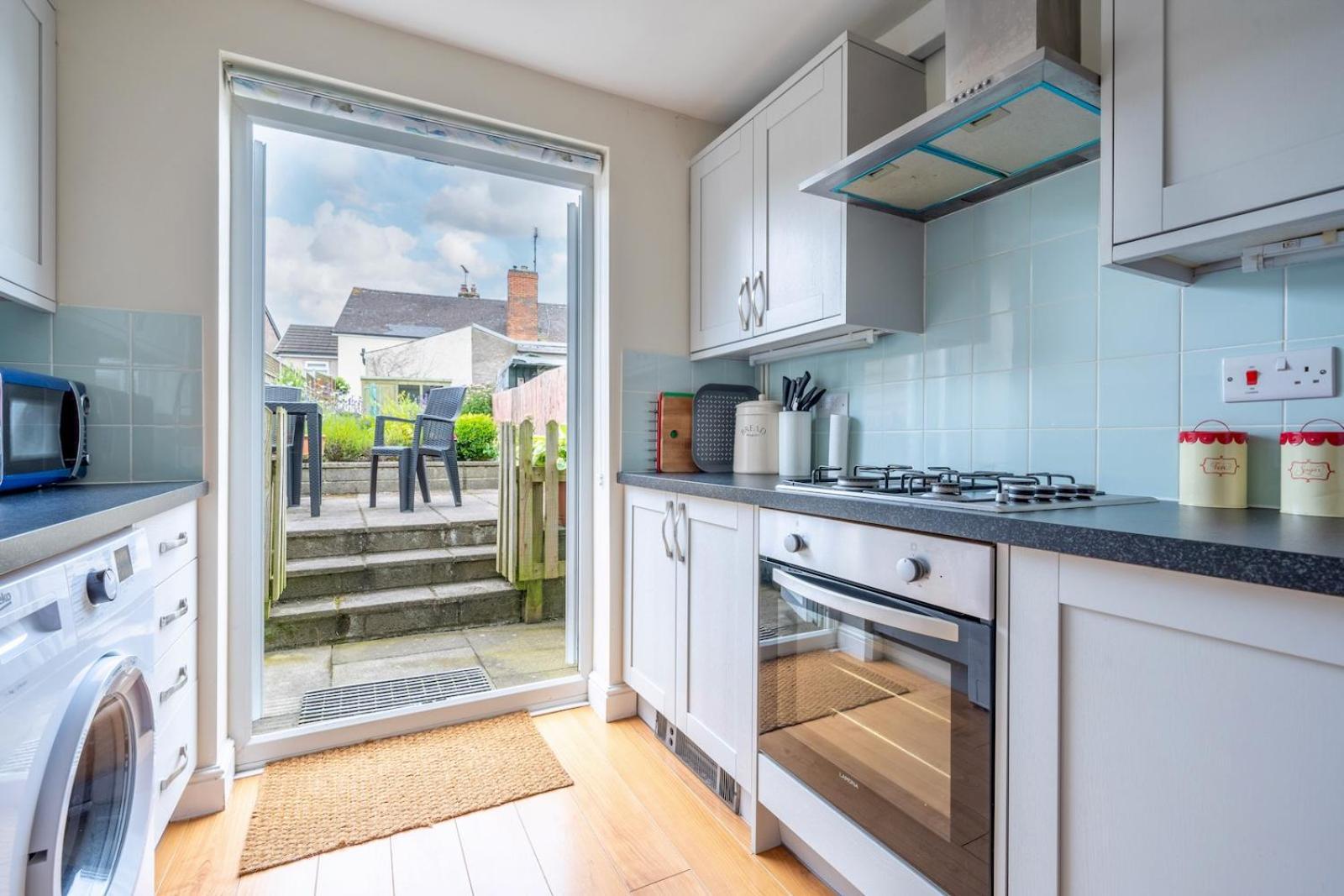 Chic 2-Bedroom Townhouse In Vibrant Abergavenny Luaran gambar