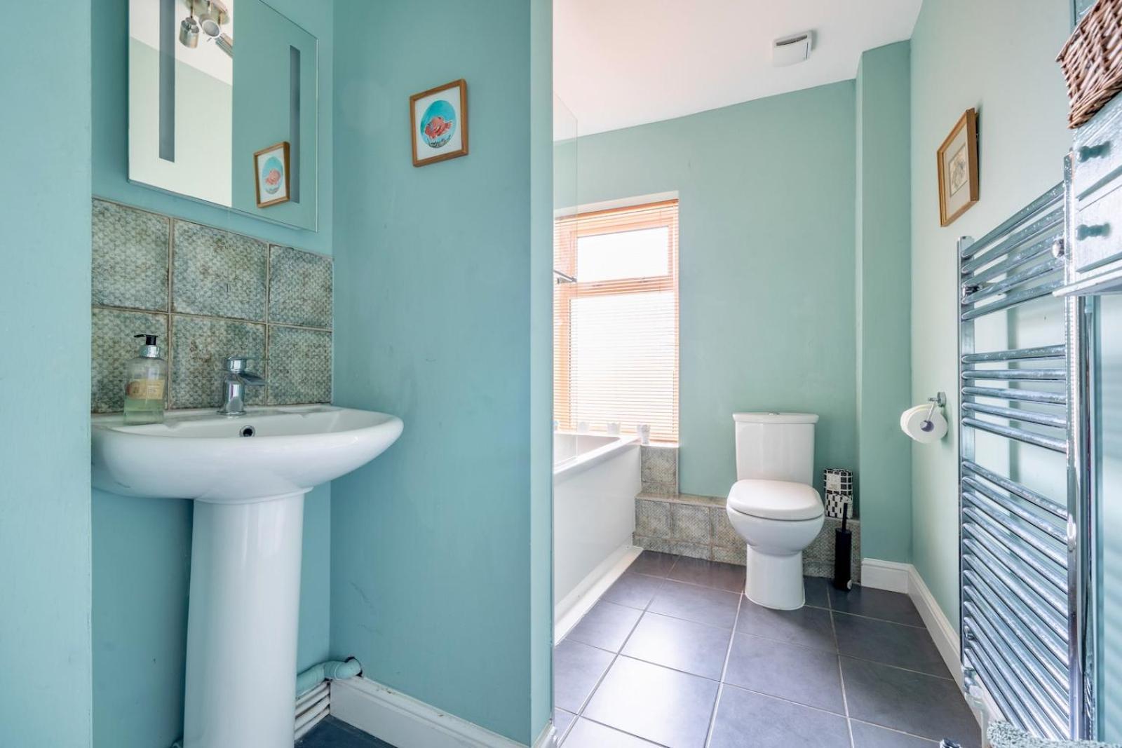 Chic 2-Bedroom Townhouse In Vibrant Abergavenny Luaran gambar