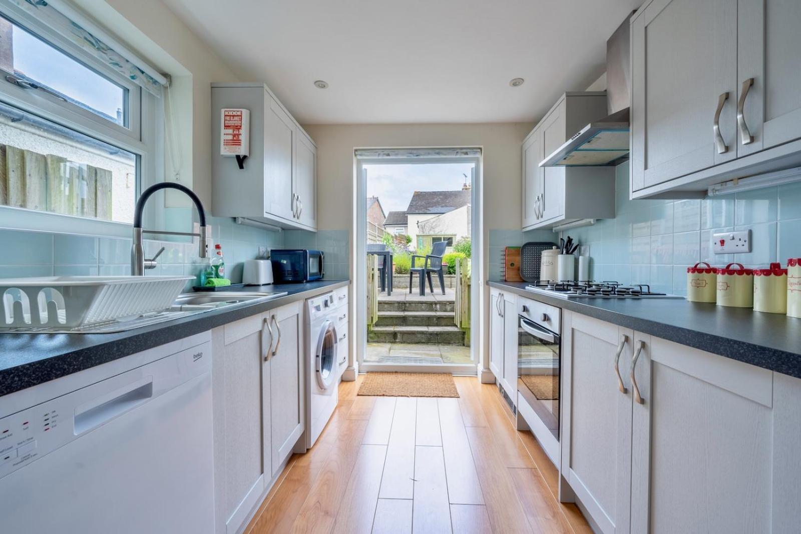 Chic 2-Bedroom Townhouse In Vibrant Abergavenny Luaran gambar