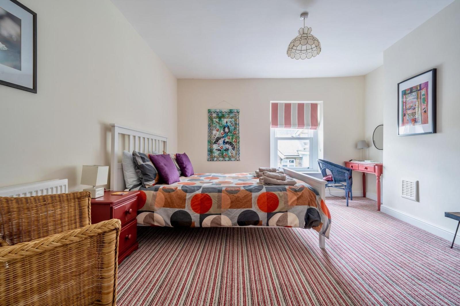 Chic 2-Bedroom Townhouse In Vibrant Abergavenny Luaran gambar